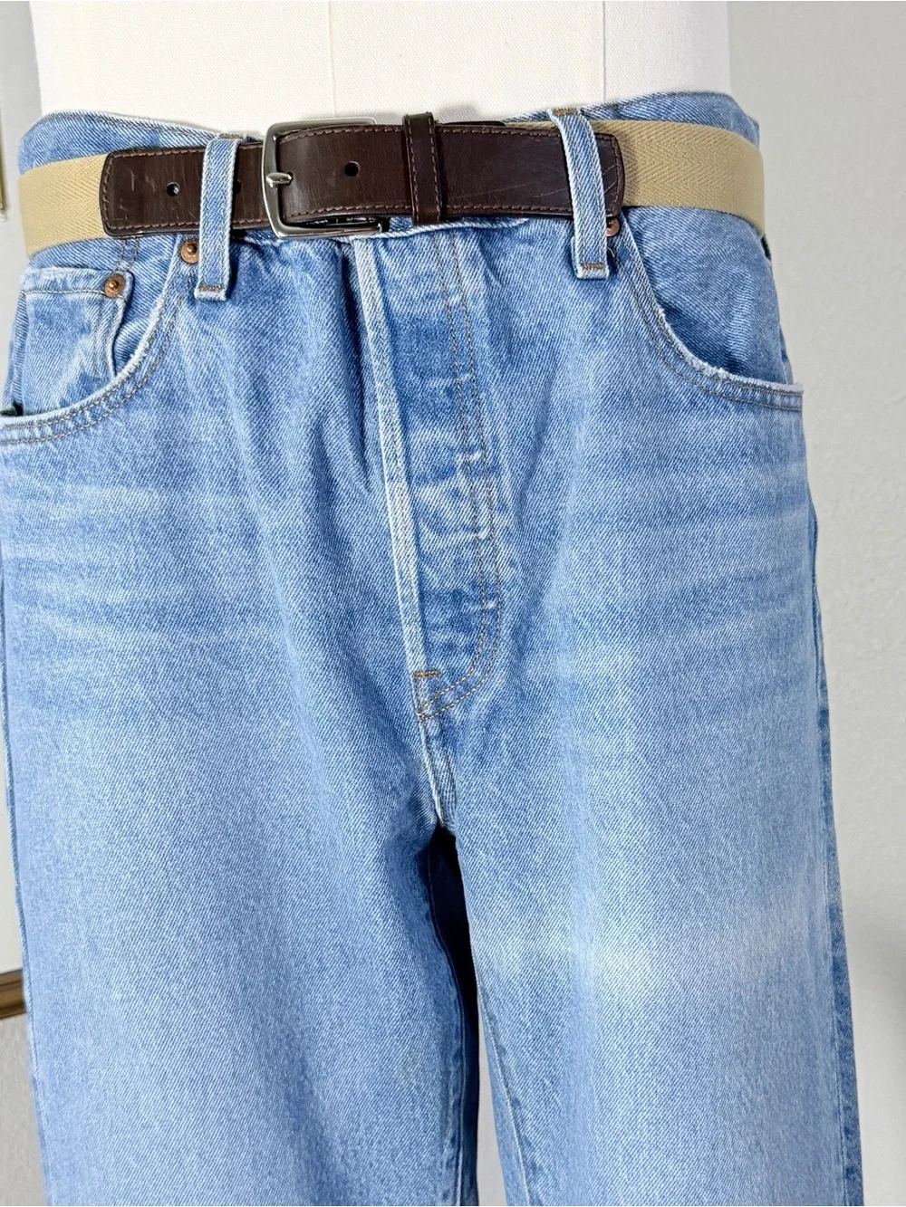 Levi's 501 Original Straight Leg Button Fly Jeans Medium Wash Blue 32x32